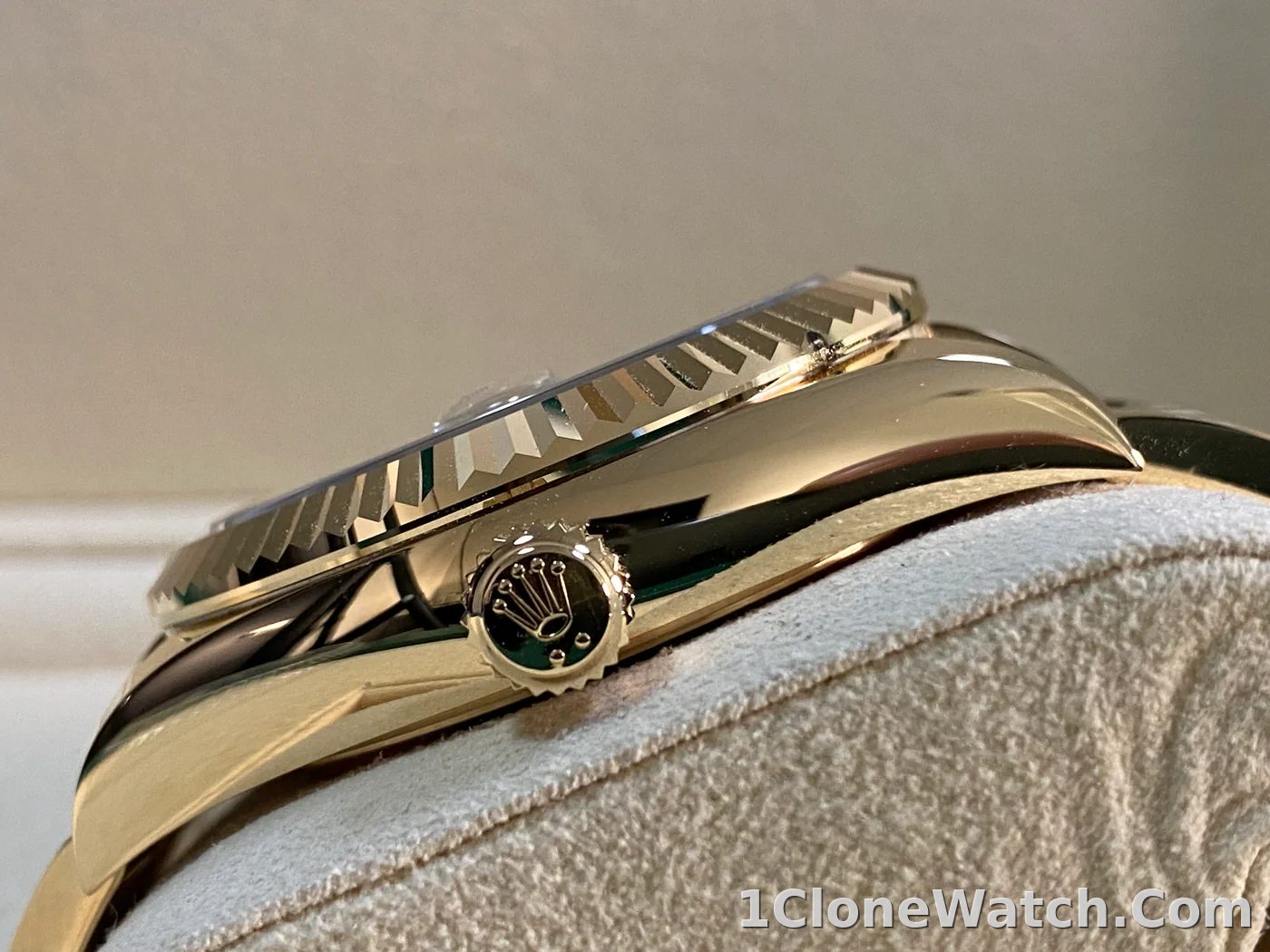 Superclone Rolex Sky-Dweller 42 mm Champagne Dial 336938 - detail