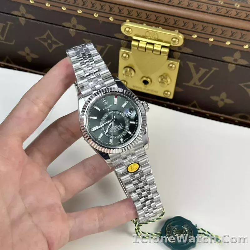 Superclone Rolex Sky-Dweller 42 mm Mint green Dial 336934 Jubilee - detail
