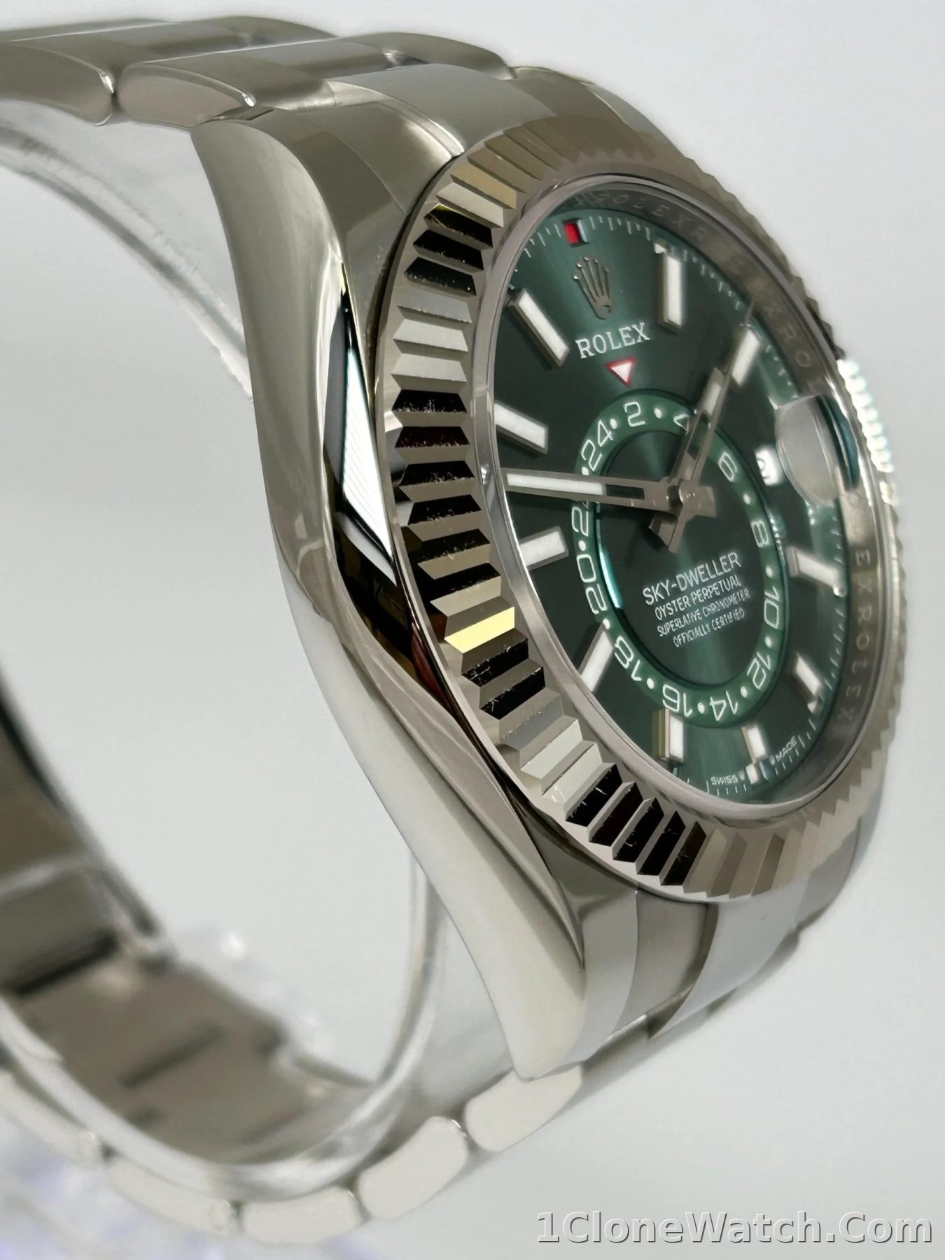 Superclone Rolex Sky-Dweller 42 mm Mint green Dial 336934 Oyster - detail