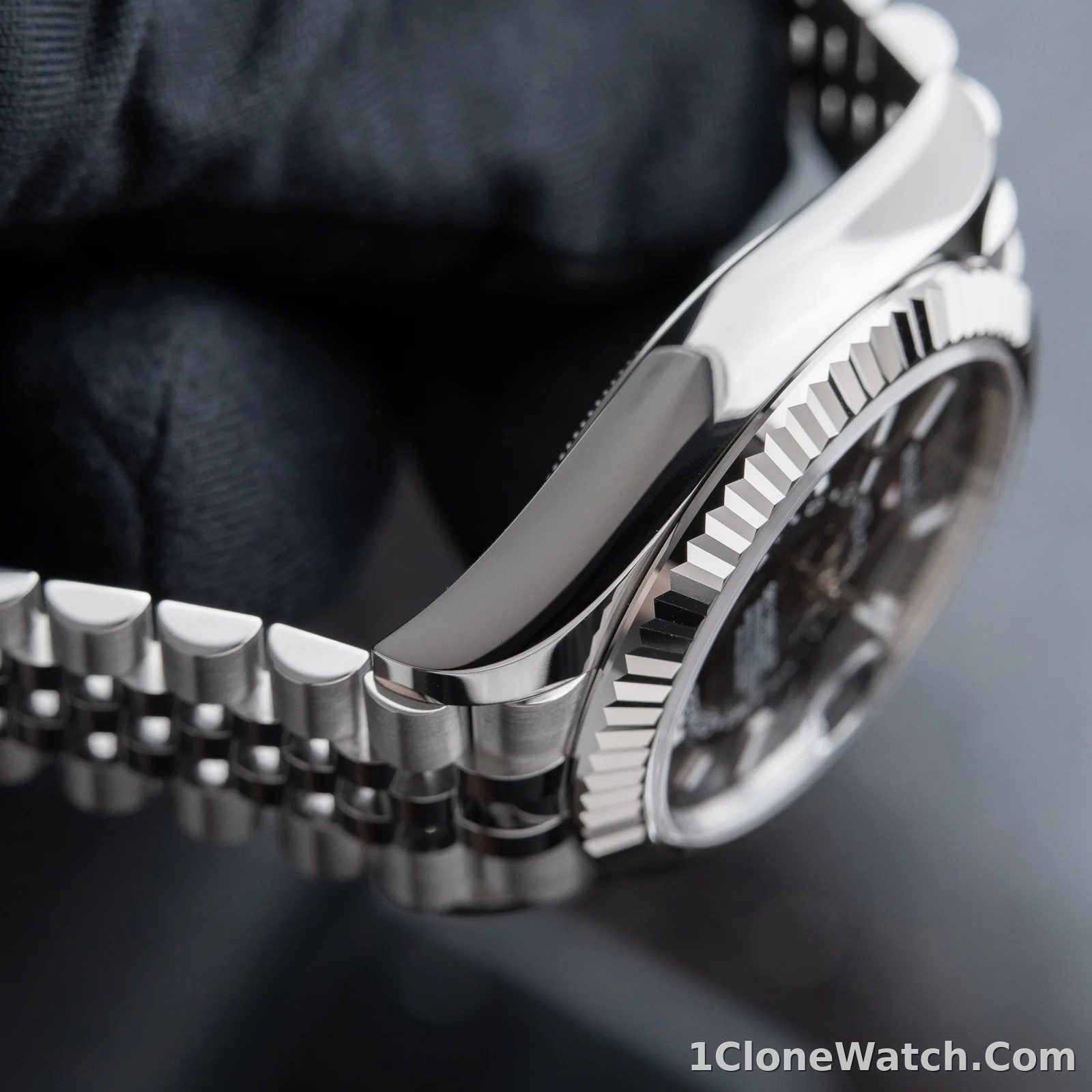 Superclone Rolex Sky-Dweller 42 mm Bright black Dial 336934 Jubilee - detail