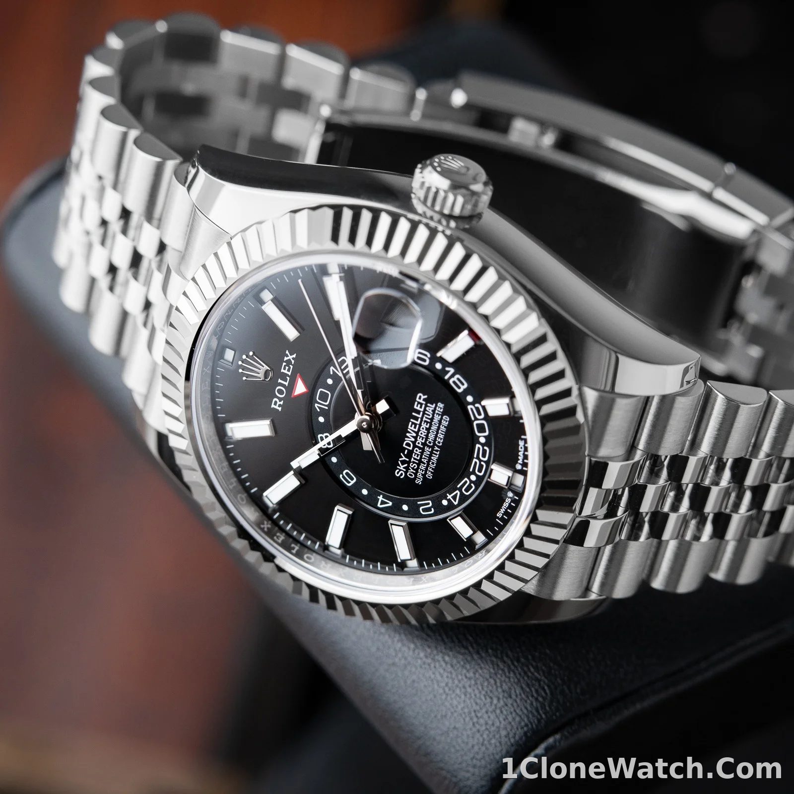 Superclone Rolex Sky-Dweller 42 mm Bright black Dial 336934 Jubilee - detail