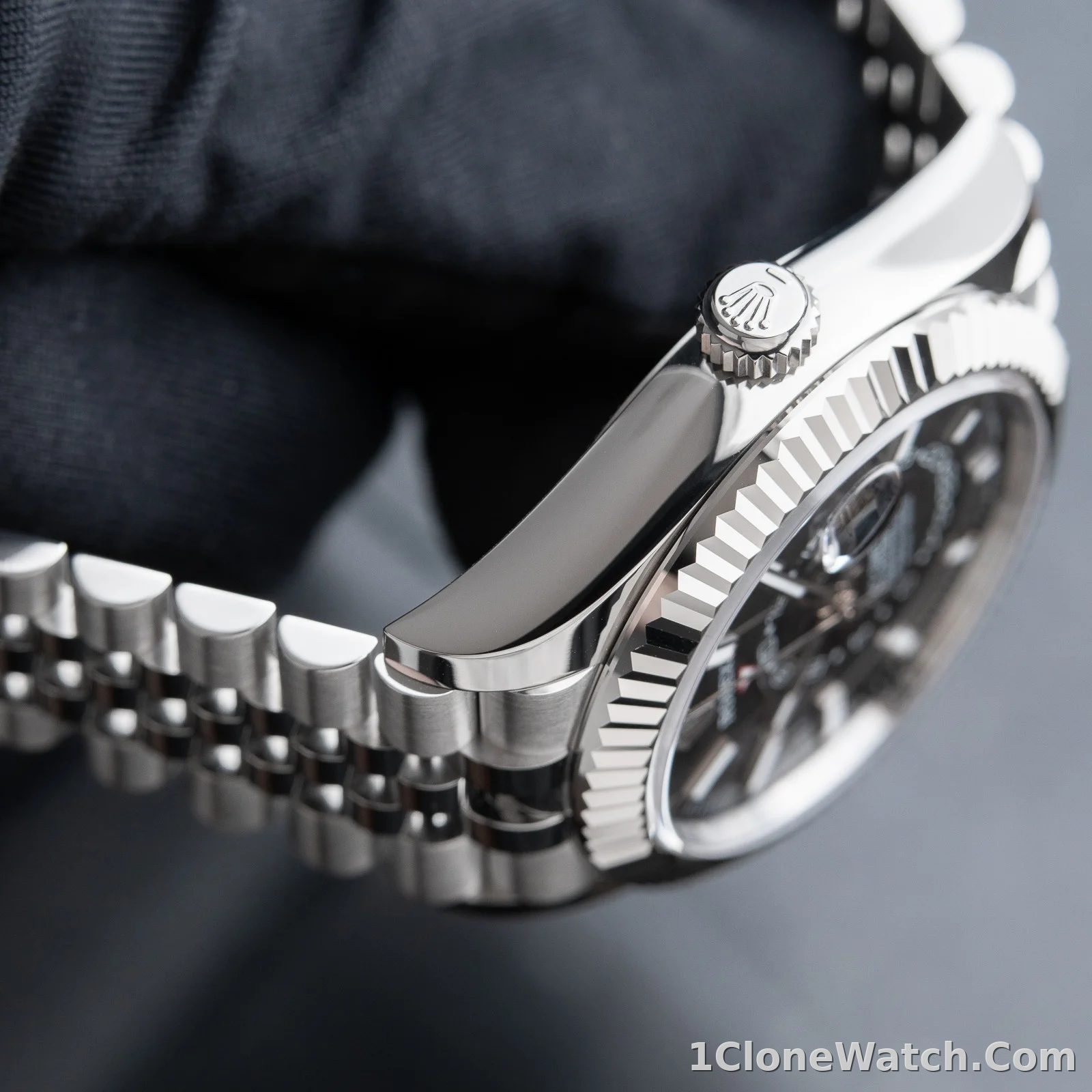 Superclone Rolex Sky-Dweller 42 mm Bright black Dial 336934 Jubilee - detail
