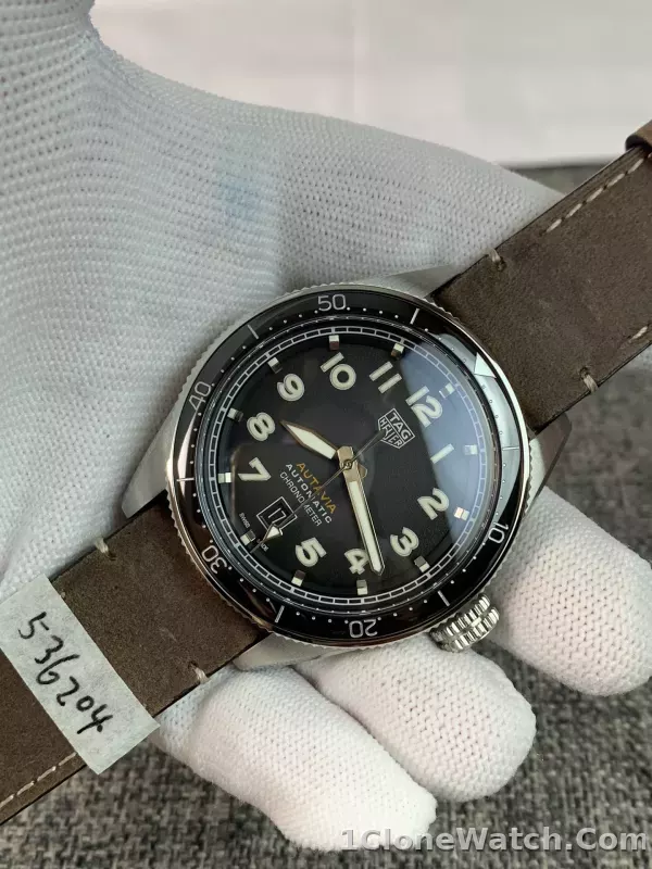 TAG HEUER WBE5114.FC8266 Autavia Calibre 5 42mm - detail