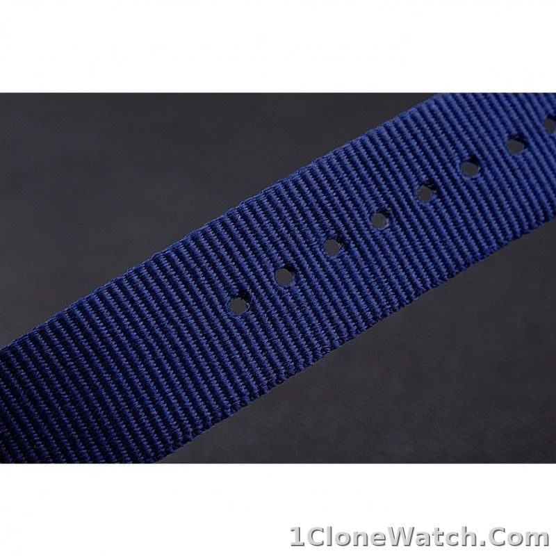 Rolex Submariner 40mm Black Dial 622008 - detail