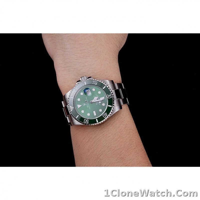 Rolex Submariner 41mm Green Dial 1454069 - detail