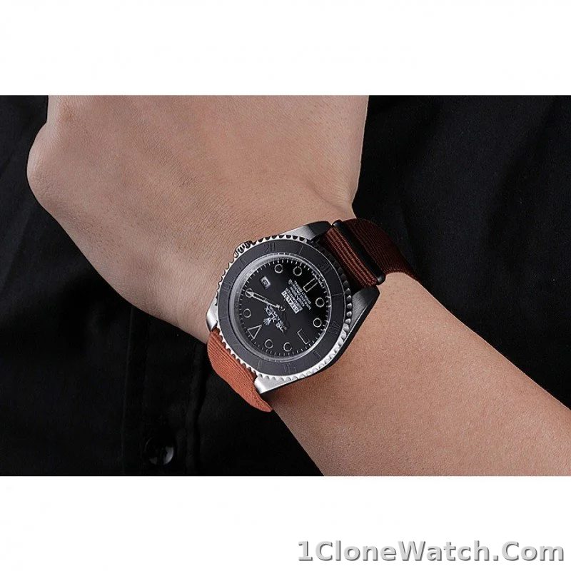 Rolex Submariner 41mm Black Dial 621992 - detail