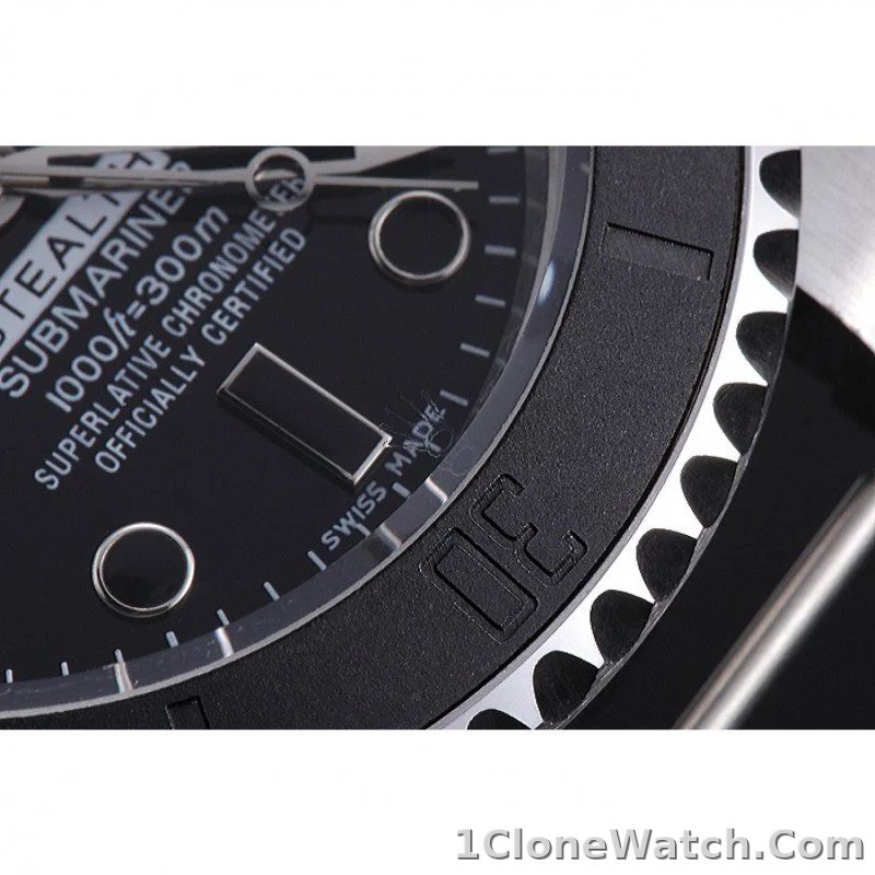 Rolex Submariner 41mm Black Dial 621992 - detail