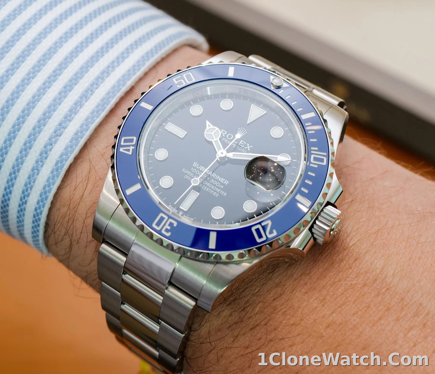 Superclone Rolex Submariner  Cookie Monster  41mm Black Dial 126619LB - detail