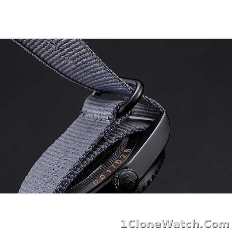 Rolex Submariner 39mm Black Dial 621996 - detail