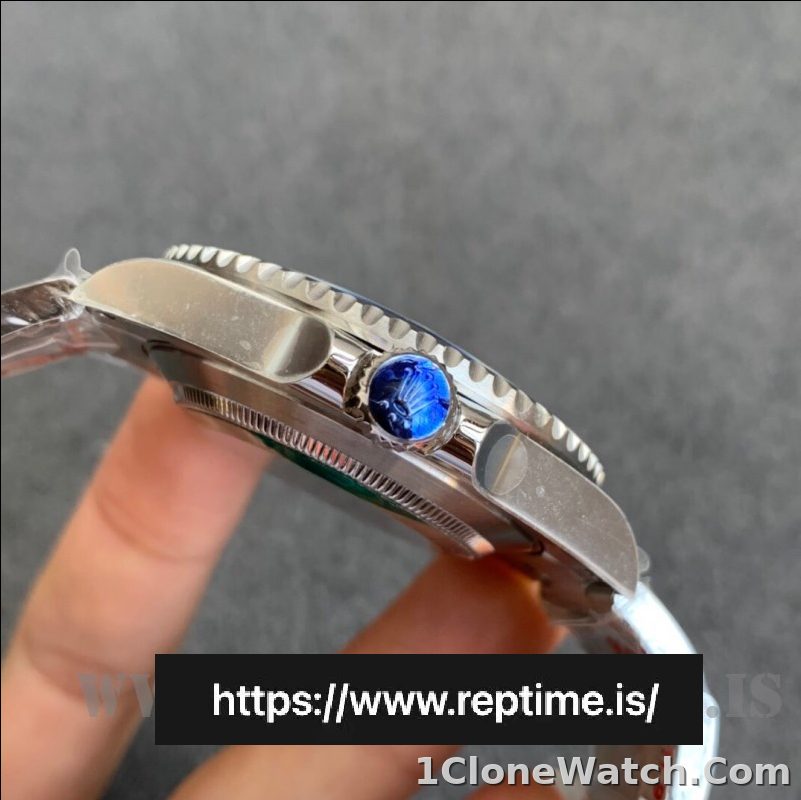 Rolex Submariner 124060 Men Automatic 41MM - detail