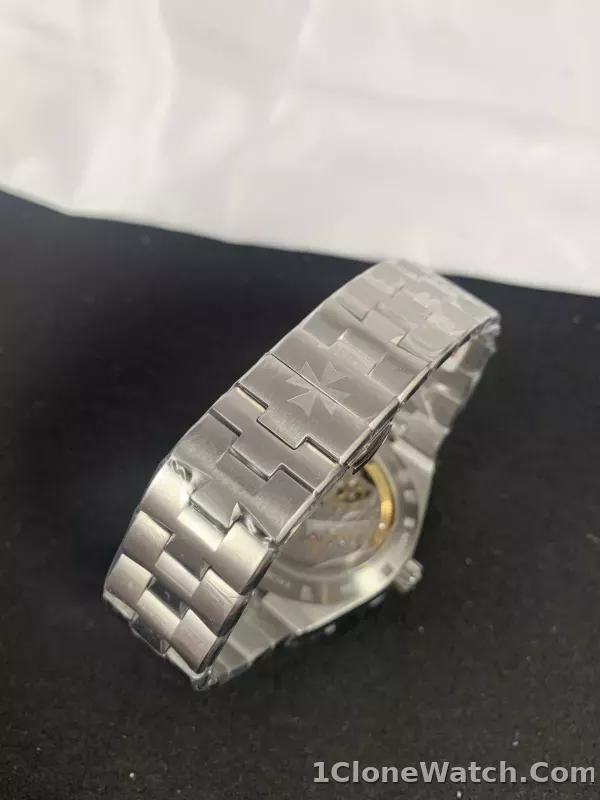 Vacheron Constantin Overseas Tourbillon 6000V/110A-B544 - detail