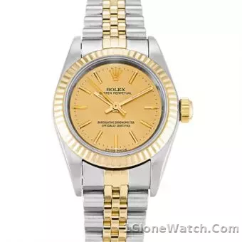 Rolex Oyster Perpetual Date 15200 - detail