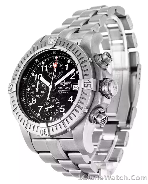 Breitling Chrono Avenger E13360 - detail