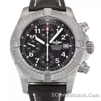 Breitling Chrono Avenger E13360 - detail