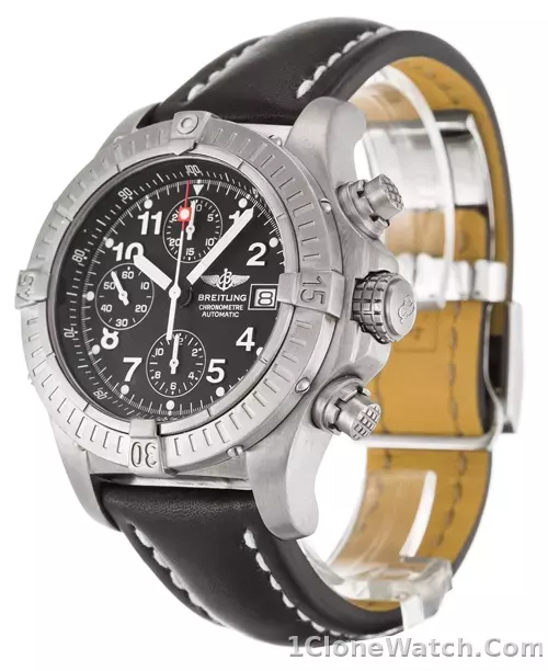 Breitling Chrono Avenger E13360 - detail