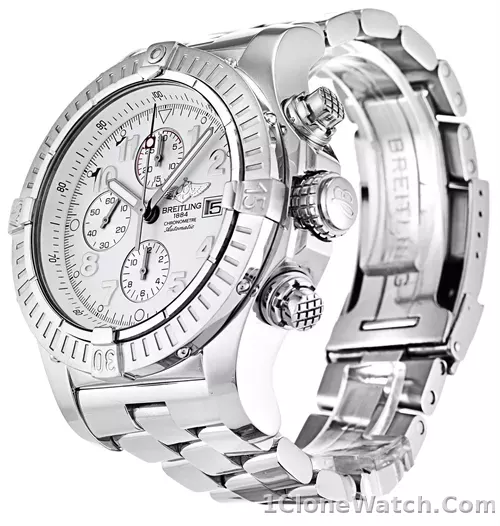 Breitling Super Avenger A13370 - detail