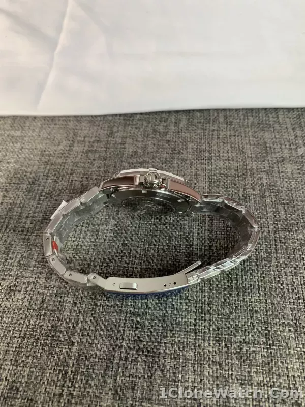 Tag Heuer Aquaracer 300M WAY1112.BA0928 - detail