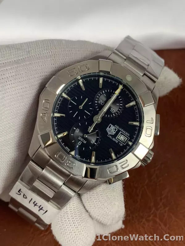 TAG Heuer Aquaracer Chronograph CAY2112 - detail
