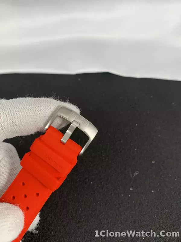TAG Heuer Formula 1 Quartz Chronograph Ceramic CAZ101U.BA0843 - detail