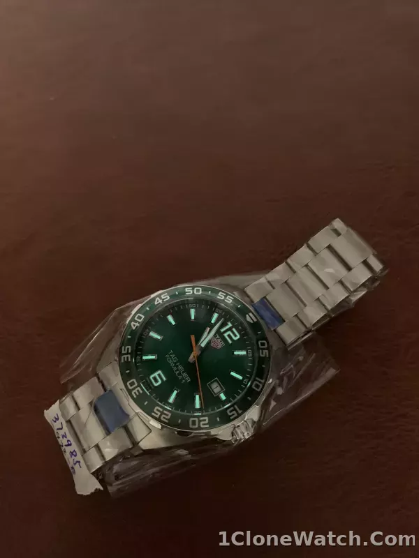 Tag Heuer Formula 1 Ref: WAZ1017 - detail