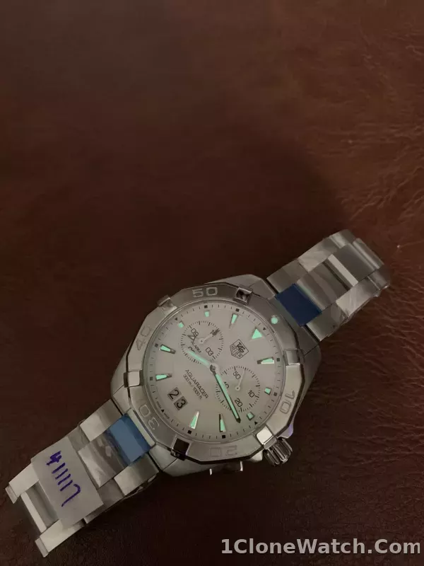 Tag Heuer Aquaracer 41mm WAY111Y.BA0928 - detail