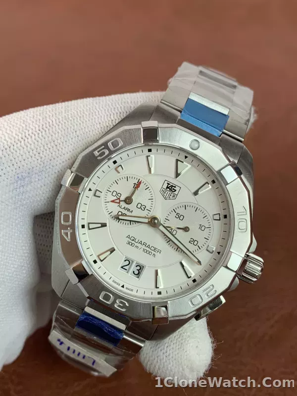 Tag Heuer Aquaracer 41mm WAY111Y.BA0928 - detail