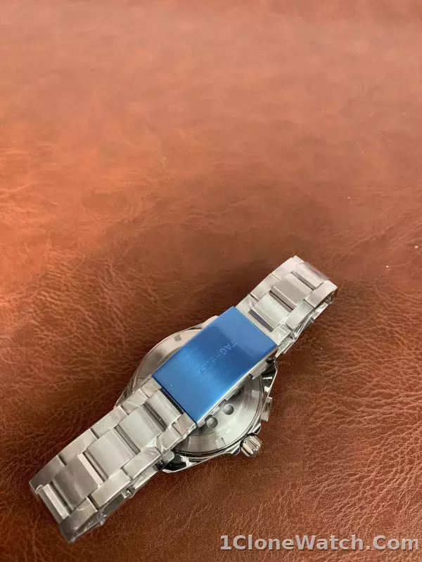 Tag Heuer Aquaracer 41mm WAY111Y.BA0928 - detail