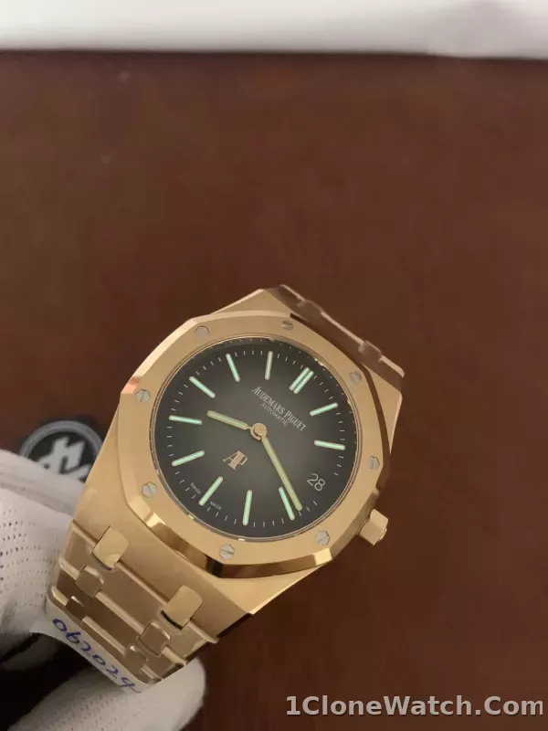 Audemars Piguet Royal Oak 16202OR.OO.1240OR.01 - detail