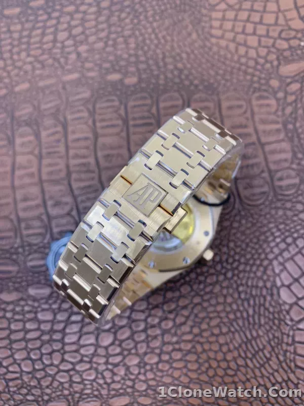 Audemars Piguet Royal Oak Automatic II 15400OR.OO.1220OR.01 - detail