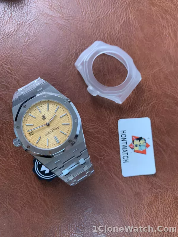 Audemars Piguet Royal Oak Jumbo Extra-thin 15202BC.OO.1240BC.01 - detail