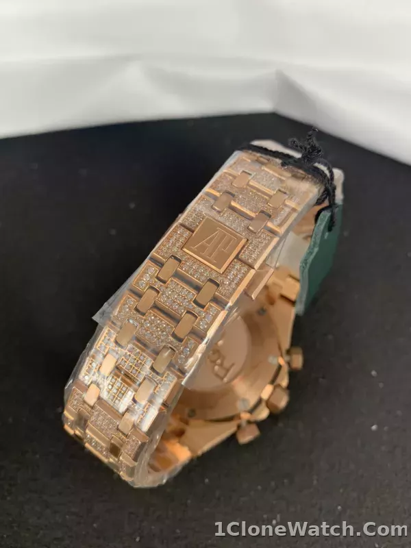 Audemars Piguet Royal Oak Chronograph Ref.26322O - detail