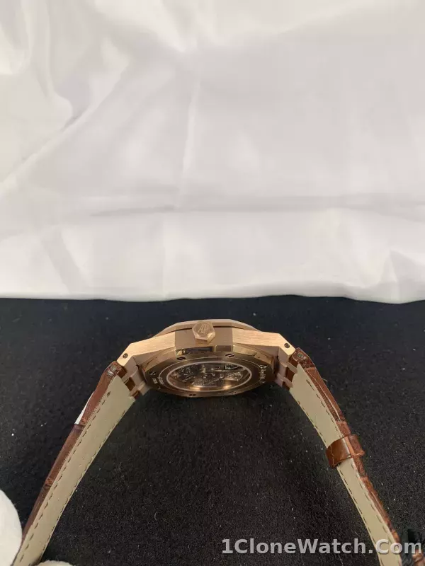 Audemars Piguet Royal Oak Ref.15400 - detail