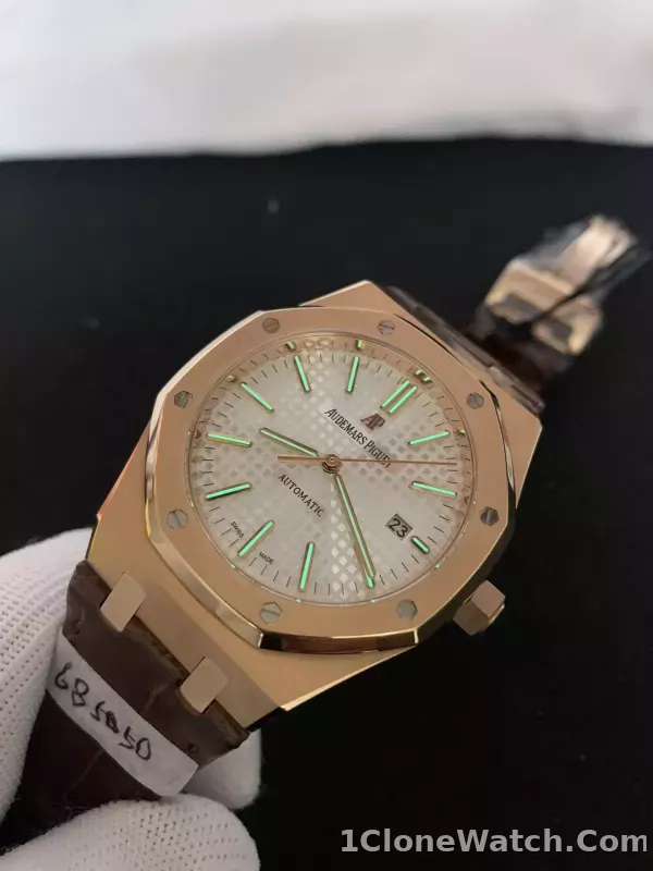 Audemars Piguet Royal Oak Ref.15400 - detail