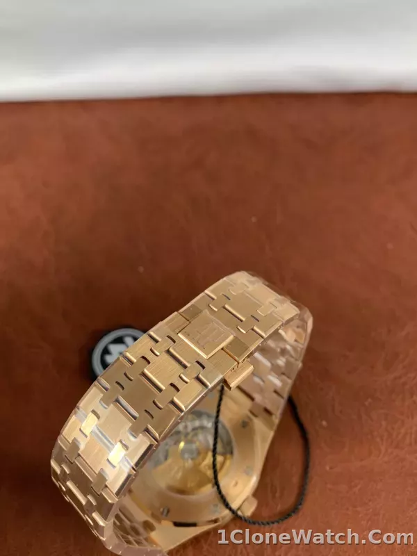 Audemars Piguet Royal Oak 15400 - detail