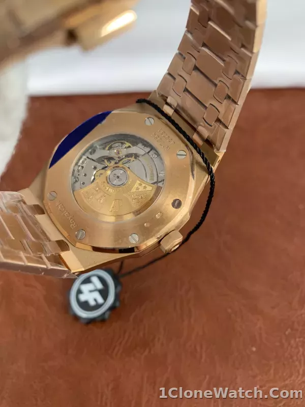 Audemars Piguet Royal Oak 15400 - detail