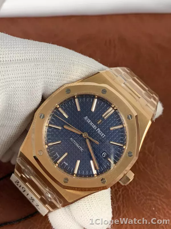 Audemars Piguet Royal Oak 15400 - detail