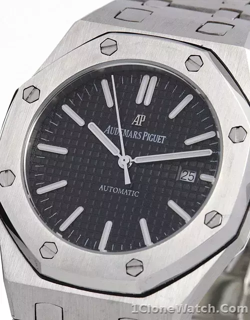 Audemars Piguet Royal Oak 15400ST.OO.1220ST.01 - detail